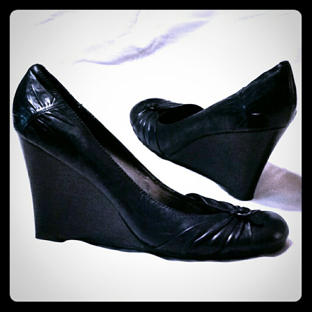 39/8.5 ALDO leather pumps black 3.5 wedge heels